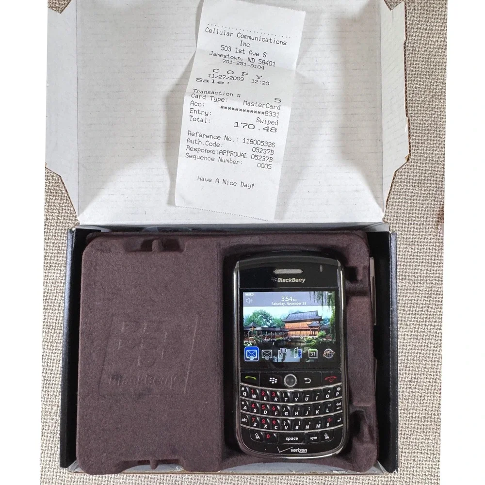 Vintage BlackBerry Tour 9630 Verizon Smartphone Bundle‎ Box Accessories